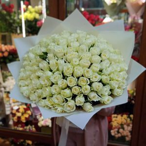 101 белая роза в Ивано-Франковске фото