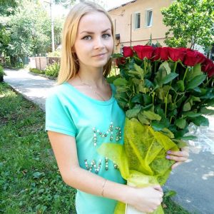 букет на день народження 33 червоні троянди в Івано-Франківську фото