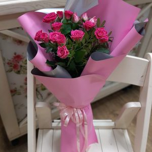 букет рожевих кущових троянд в Івано-Франківську фото