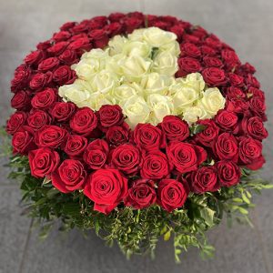 101 троянда у формі серця в кошику ІФ фото