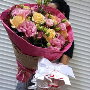 букет троянди та еустоми в Івано-Франківську фото