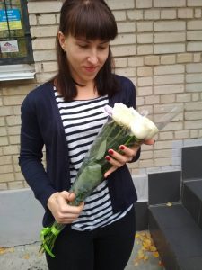 5 білих троянд фото букета