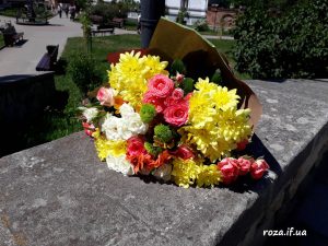 квіти до свята фото