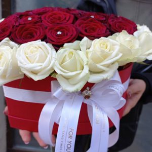 51 троянда серце в коробці ІФ фото