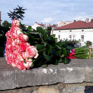 букет 25 троянд Джумілія в ІФ фото