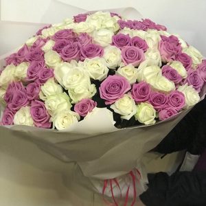 букет троянд білих і рожевих фото