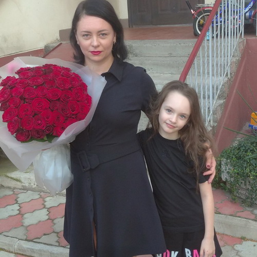 живе фото товару "51 красная роза (50см)"