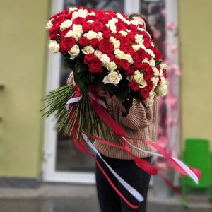 Огромный букет 201 белая и красная роза фото