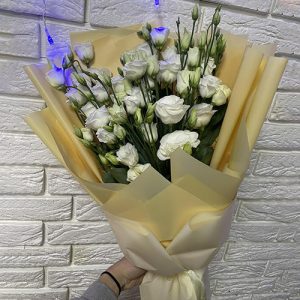 букет білих лізіантусів в ІФ фото