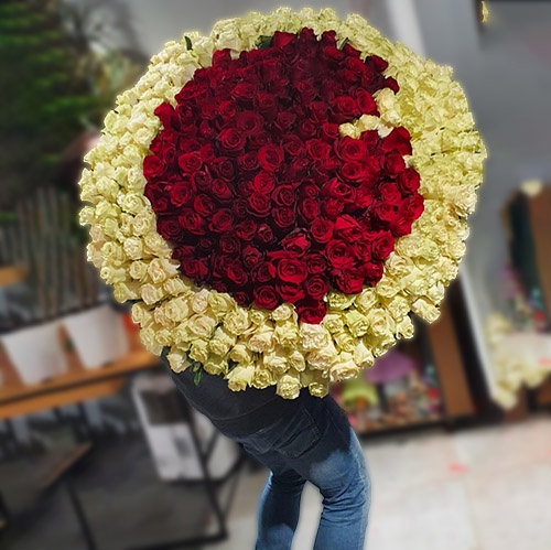 живе фото товару "301 красная роза в большом вазоне"