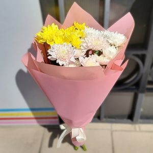 3 разноцветные хризантемы фото букета