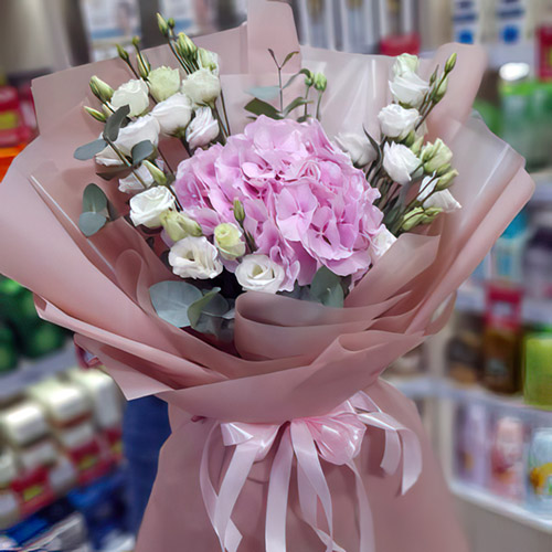 гортензія з еустомами фото букета