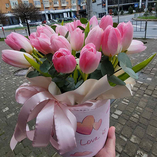 фото товара 25 тюльпанов в коробке